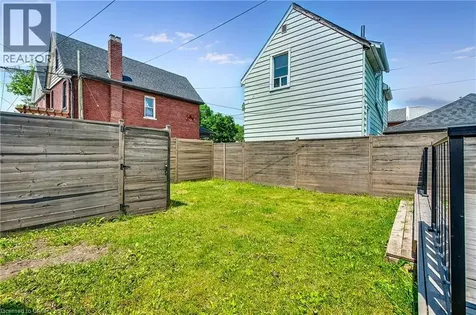 221 Rosslyn Avenue North Hamilton ON L8L 7P8
