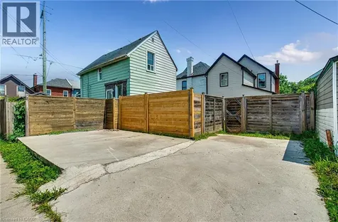 221 Rosslyn Avenue North Hamilton ON L8L 7P8
