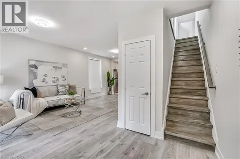 221 Rosslyn Avenue North Hamilton ON L8L 7P8