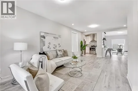 221 Rosslyn Avenue North Hamilton ON L8L 7P8