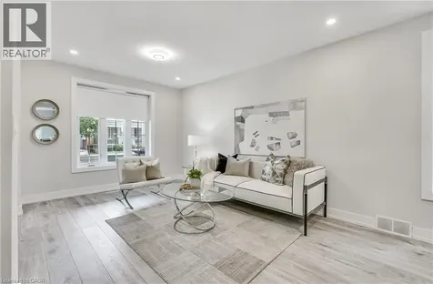 221 Rosslyn Avenue North Hamilton ON L8L 7P8