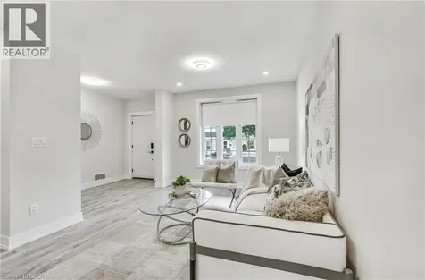 221 Rosslyn Avenue North Hamilton ON L8L 7P8