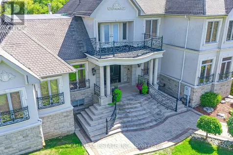 776 Woodland Acres Crescent Vaughan ON L6A 1G2