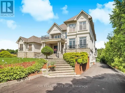 776 Woodland Acres Crescent Vaughan ON L6A 1G2
