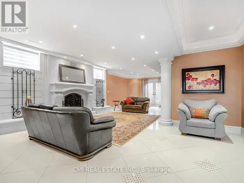776 Woodland Acres Crescent Vaughan ON L6A 1G2