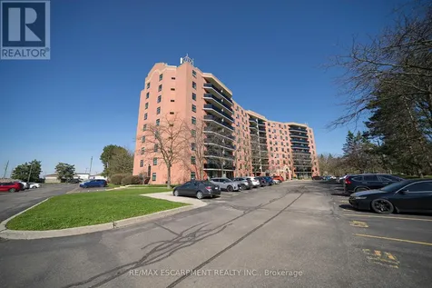 9 Bonheur Court Brantford ON N3P 1Z5