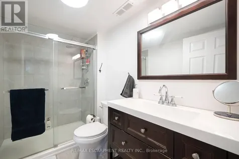 9 Bonheur Court Brantford ON N3P 1Z5