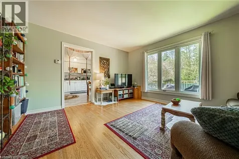 648 Francis Road Burlington ON L7T 3X7