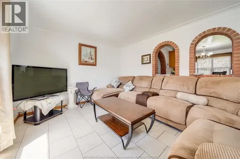 12 Bennie Avenue Leamington ON