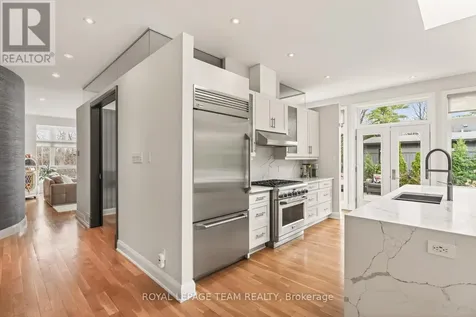 17 Kaymar Drive Ottawa ON K1J 7C8