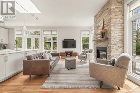 17 Kaymar Drive Ottawa ON K1J 7C8