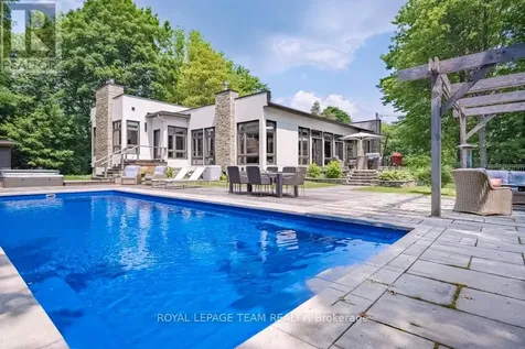 17 Kaymar Drive Ottawa ON K1J 7C8
