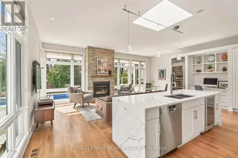 17 Kaymar Drive Ottawa ON K1J 7C8