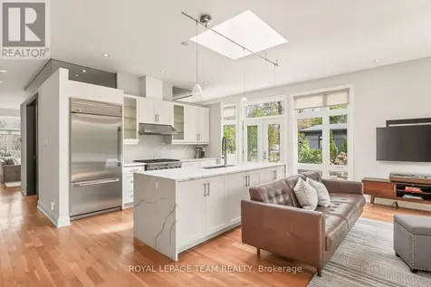 17 Kaymar Drive Ottawa ON K1J 7C8