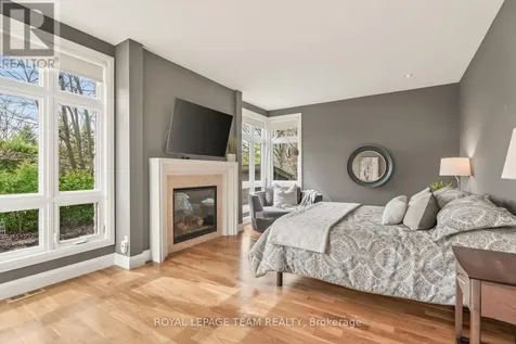 17 Kaymar Drive Ottawa ON K1J 7C8