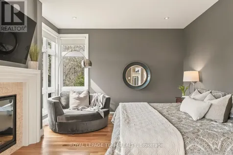 17 Kaymar Drive Ottawa ON K1J 7C8