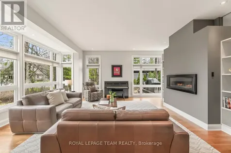 17 Kaymar Drive Ottawa ON K1J 7C8