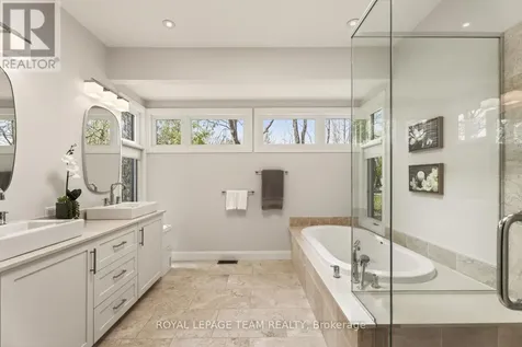 17 Kaymar Drive Ottawa ON K1J 7C8