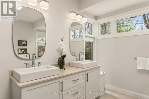 17 Kaymar Drive Ottawa ON K1J 7C8