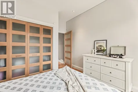 17 Kaymar Drive Ottawa ON K1J 7C8