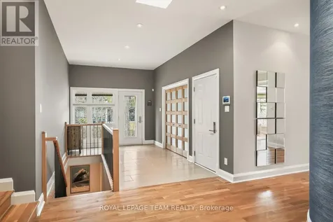17 Kaymar Drive Ottawa ON K1J 7C8