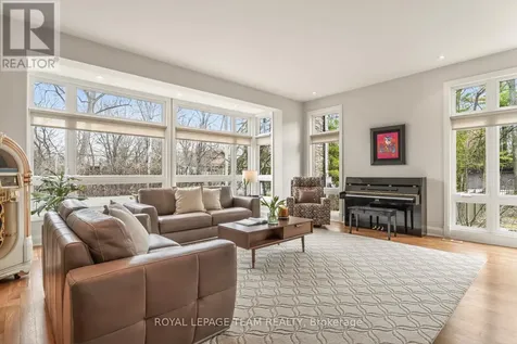 17 Kaymar Drive Ottawa ON K1J 7C8