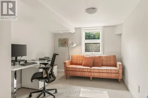 17 Kaymar Drive Ottawa ON K1J 7C8