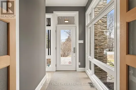17 Kaymar Drive Ottawa ON K1J 7C8