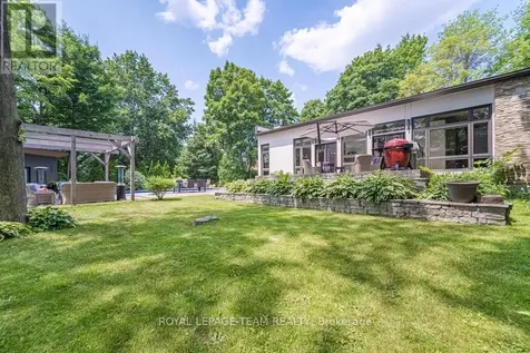 17 Kaymar Drive Ottawa ON K1J 7C8
