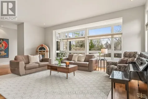 17 Kaymar Drive Ottawa ON K1J 7C8