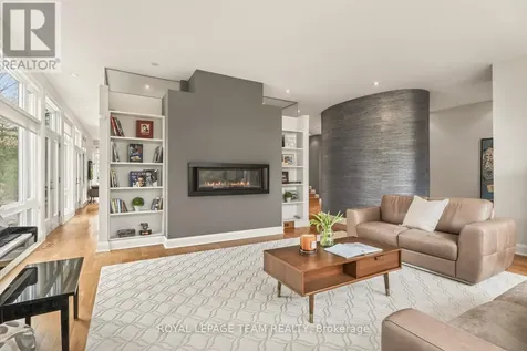 17 Kaymar Drive Ottawa ON K1J 7C8