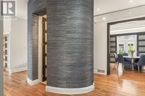 17 Kaymar Drive Ottawa ON K1J 7C8