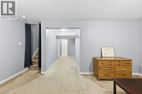 124 Gosling Gardens Guelph ON N1G 5K6