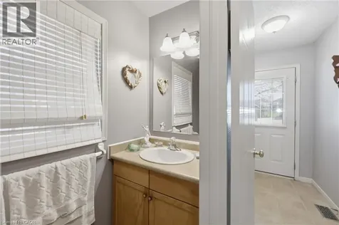 124 Gosling Gardens Guelph ON N1G 5K6