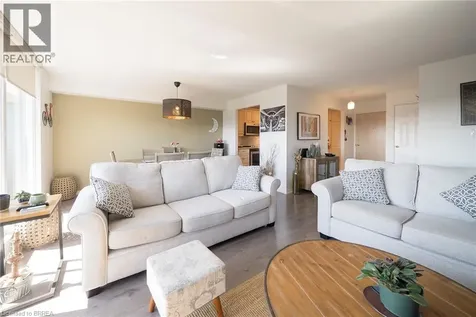 9 Bonheur Court Brantford ON N3P 1Z5