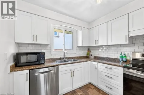 22 Vance Crescent Waterdown ON L8B 0B8