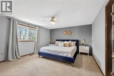 22 Vance Crescent Waterdown ON L8B 0B8