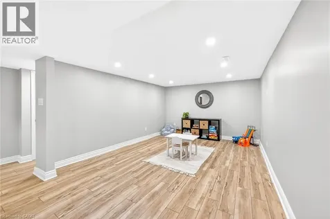 22 Vance Crescent Waterdown ON L8B 0B8