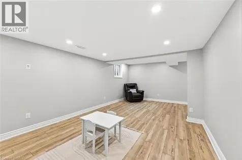 22 Vance Crescent Waterdown ON L8B 0B8