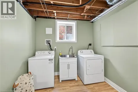 22 Vance Crescent Waterdown ON L8B 0B8