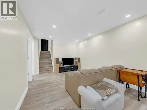 40 Woodside Avenue Amherstburg ON N0R 1G0