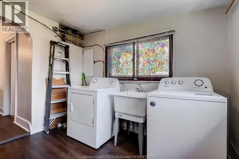 1062 Lena Avenue Windsor ON N9C 3K4