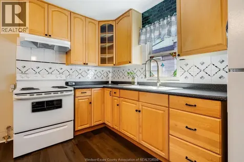 1062 Lena Avenue Windsor ON N9C 3K4