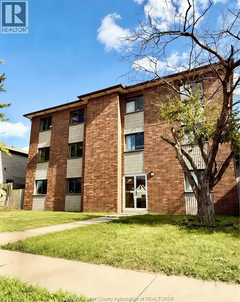 1547 Pelletier Windsor ON N9B 1S4