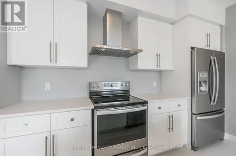 8 Oat Lane Kitchener ON N2R 0T1
