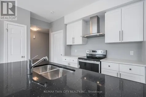 8 Oat Lane Kitchener ON N2R 0T1