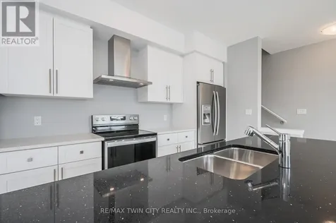 8 Oat Lane Kitchener ON N2R 0T1
