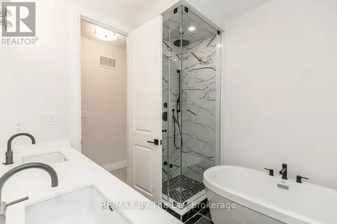5 Rosanne Circle Wasaga Beach ON L9Z 0N4