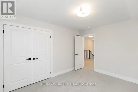 5 Rosanne Circle Wasaga Beach ON L9Z 0N4