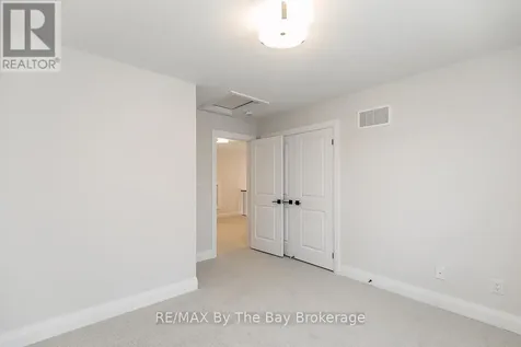 5 Rosanne Circle Wasaga Beach ON L9Z 0N4